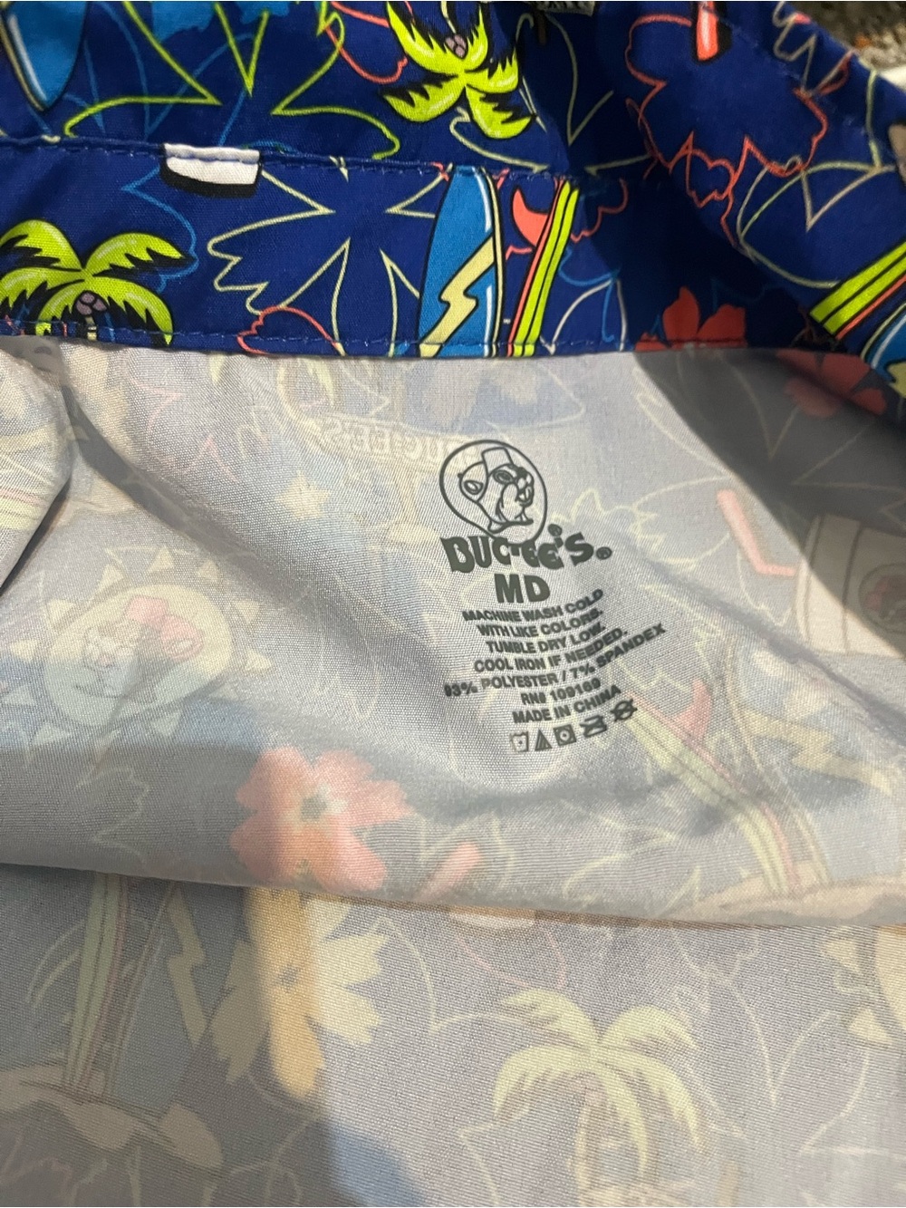 Buc-ee's Men's Blue Tropical Button-Down Shirt - Picture 3 of 3